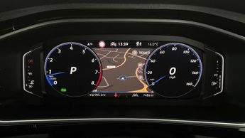 Volkswagen T-Roc 1.5 TSI R-Line DSG (150 ps) - DIGITAL DASH - AIR CON - AUTO HEAD