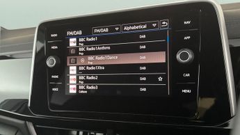 Volkswagen T-Roc 1.5 TSI R-Line DSG (150 ps) - DIGITAL DASH - AIR CON - AUTO HEAD