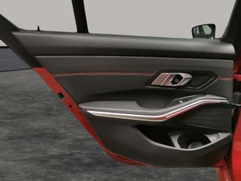 BMW 3 Series 2.0 330e 12kWh Sport Pro Plug-in (292 ps) - ACOUSTIC GLAZING