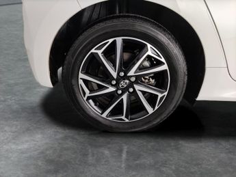 Toyota Yaris 1.5 VVT-h Design E-CVT (116 ps) - REVERSE CAM - LANE TRACE ASSIS