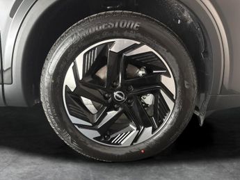Nissan Qashqai 1.3 DiG-T MH 158 N-Connecta [Glass Rf] Xtronic - INTELLIGENT LAN