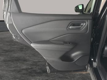 Nissan Qashqai 1.3 DiG-T MH 158 N-Connecta [Glass Rf] Xtronic - INTELLIGENT LAN