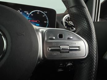 Mercedes-Benz EQA EQA 250+ 70.5kWh AMG Line (190 ps) - NAV - ADAPTIVE LIGHTS - MIR