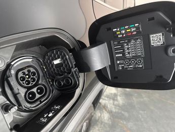 Mercedes-Benz EQA EQA 250+ 70.5kWh AMG Line (190 ps) - NAV - ADAPTIVE LIGHTS - MIR