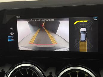 Mercedes-Benz EQA EQA 250+ 70.5kWh AMG Line (190 ps) - NAV - ADAPTIVE LIGHTS - MIR
