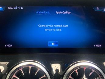 Mercedes-Benz EQA EQA 300 66.5kWh AMG Line 4MATIC (228 ps) - ADAPTIVE LIGHTS - HEA