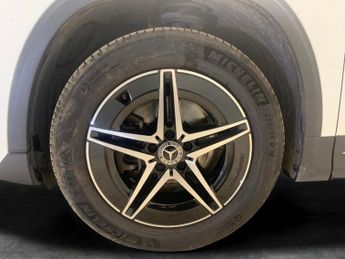 Mercedes-Benz EQA EQA 300 66.5kWh AMG Line 4MATIC (228 ps) - ADAPTIVE LIGHTS - HEA