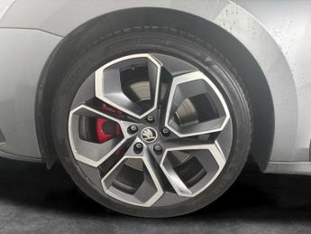 Skoda Octavia 2.0 TSI vRS DSG (245 ps) - PARK ASSIST - LED - SMARTLINK