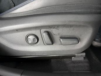 Hyundai Kona 64kWh Ultimate (10.5kW Charger) (204 ps) - HEAT AND COOL SEATS