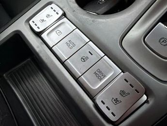 Hyundai Kona 64kWh Ultimate (10.5kW Charger) (204 ps) - HEAT AND COOL SEATS