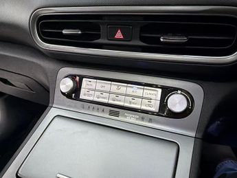 Hyundai Kona 64kWh Ultimate (10.5kW Charger) (204 ps) - HEAT AND COOL SEATS
