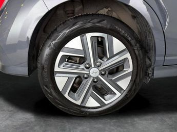 Hyundai Kona 64kWh Ultimate (10.5kW Charger) (204 ps) - HEAT AND COOL SEATS