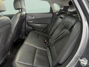 Hyundai Kona 64kWh Ultimate (10.5kW Charger) (204 ps) - HEAT AND COOL SEATS