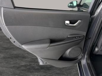 Hyundai Kona 64kWh Ultimate (10.5kW Charger) (204 ps) - HEAT AND COOL SEATS