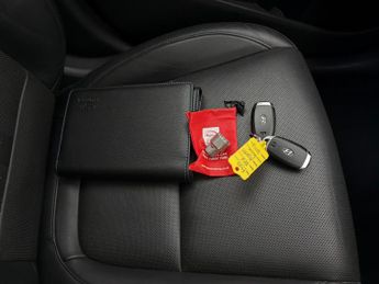 Hyundai Kona 64kWh Ultimate (10.5kW Charger) (204 ps) - HEAT AND COOL SEATS