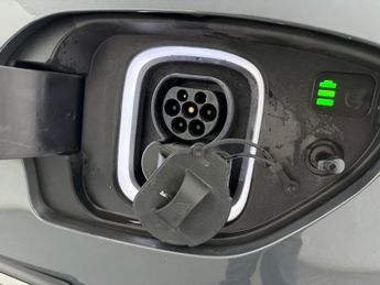 Hyundai Kona 64kWh Ultimate (10.5kW Charger) (204 ps) - HEAT AND COOL SEATS
