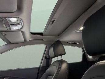 Hyundai Kona 64kWh Ultimate (10.5kW Charger) (204 ps) - HEAT AND COOL SEATS