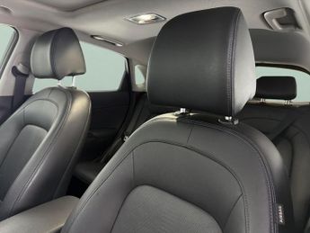 Hyundai Kona 64kWh Ultimate (10.5kW Charger) (204 ps) - HEAT AND COOL SEATS