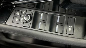 Land Rover Range Rover Evoque 1.5 P300e 12.2kWh R-Dynamic S Plug-in 4WD (309 ps) - PADDLE SHIF