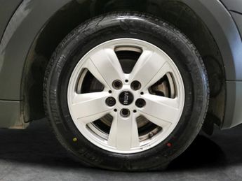 Mini Hatch 1.5 Cooper Classic Steptronic (136 ps) - LED - BLUETOOTH - CLIMA