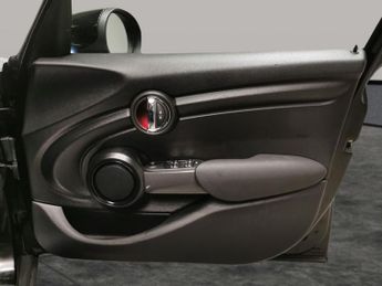 Mini Hatch 1.5 Cooper Classic Steptronic (136 ps) - LED - BLUETOOTH - CLIMA