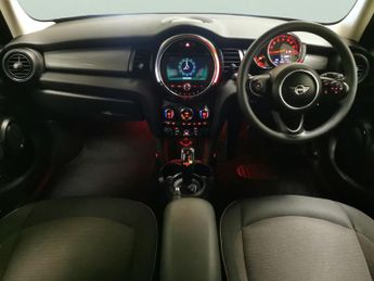 Mini Hatch 1.5 Cooper Classic Steptronic (136 ps) - LED - BLUETOOTH - CLIMA