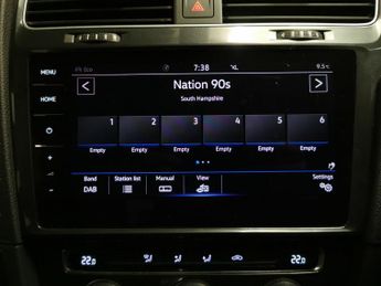 Volkswagen E-golf 35.8kWh e-Golf (136 ps) - CLIMATE CONTROL - DAB - USB AUDIO