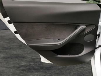 Tesla Model Y (Dual Motor) Long Range 4WDE (384 bhp) - REVERSE CAM - NAV - LEA