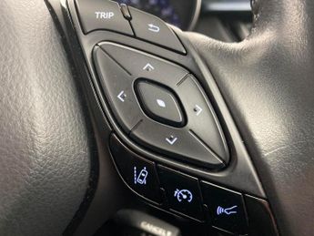 Toyota C-HR 1.8 VVT-h GPF Design CVT (122 ps) - HEATED SEATS - NAV