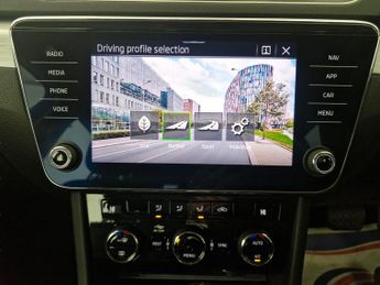 Skoda Superb 2.0 TDI SE DSG (150 ps) - PARK SENSORS - AIR CON - KEYLESS START