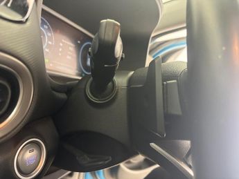 Hyundai Kona 39kWh SE Connect (10.5kW Charger) (136 ps) - LANE DEPARTURE  - B