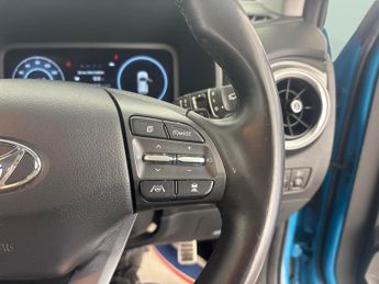Hyundai Kona 39kWh SE Connect (10.5kW Charger) (136 ps) - LANE DEPARTURE  - B