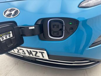 Hyundai Kona 39kWh SE Connect (10.5kW Charger) (136 ps) - LANE DEPARTURE  - B