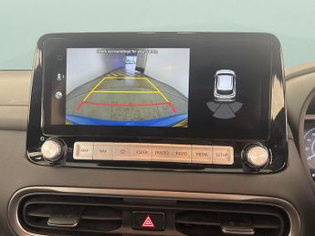 Hyundai Kona 39kWh SE Connect (10.5kW Charger) (136 ps) - LANE DEPARTURE  - B