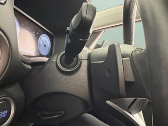 Hyundai Kona 39kWh SE Connect (10.5kW Charger) (136 ps) - LANE DEPARTURE  - B