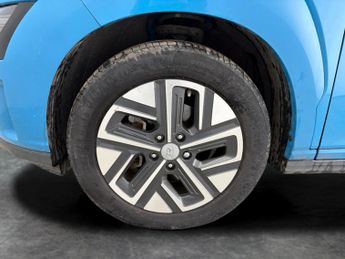 Hyundai Kona 39kWh SE Connect (10.5kW Charger) (136 ps) - LANE DEPARTURE  - B