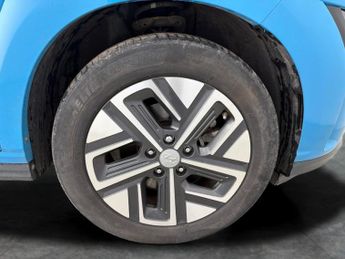 Hyundai Kona 39kWh SE Connect (10.5kW Charger) (136 ps) - LANE DEPARTURE  - B