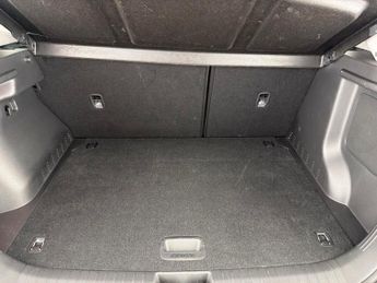 Hyundai Kona 39kWh SE Connect (10.5kW Charger) (136 ps) - LANE DEPARTURE  - B