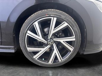 Volkswagen Golf 2.0 TDI R-Line DSG (150 ps) - PARK SENSORS - KEYLESS START
