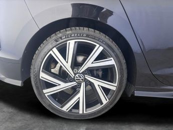 Volkswagen Golf 2.0 TDI R-Line DSG (150 ps) - PARK SENSORS - KEYLESS START