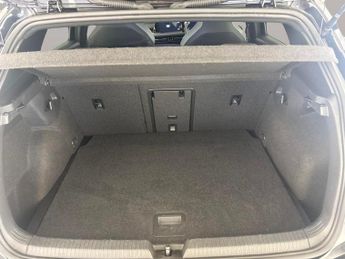 Volkswagen Golf 2.0 TDI R-Line DSG (150 ps) - PARK SENSORS - KEYLESS START