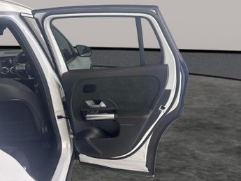 Mercedes-Benz EQA EQA 300 66.5kWh AMG Line (Premium) 4MATIC (228 ps) - HEATED LEAT