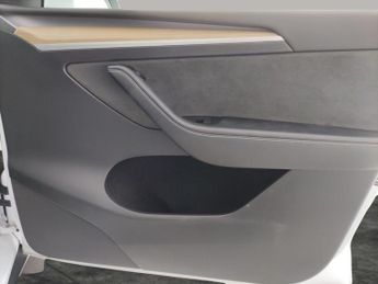Tesla Model Y SUV RWD (346 ps) - REVERSE CAM - SAT NAV - LEATHER