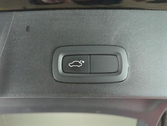 Volvo XC40 Recharge 69kWh Core (231 ps) - BLACK ROOF RAILS - ACTIVE LANE AS
