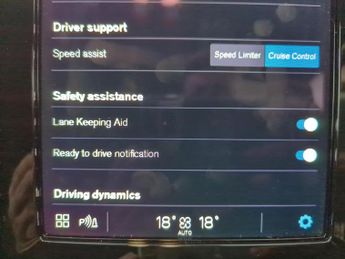 Volvo XC40 Recharge 69kWh Core (231 ps) - BLACK ROOF RAILS - ACTIVE LANE AS