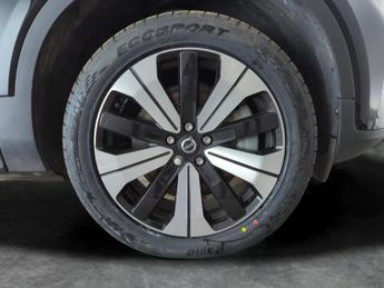 Volvo XC40 Recharge 69kWh Core (231 ps) - BLACK ROOF RAILS - ACTIVE LANE AS