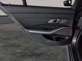 BMW 3 Series 2.0 330e 12kWh M Sport Plug-in (292 ps) - WIRELESS CHARGER