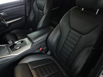 BMW 3 Series 2.0 330e 12kWh M Sport Plug-in (292 ps) - WIRELESS CHARGER