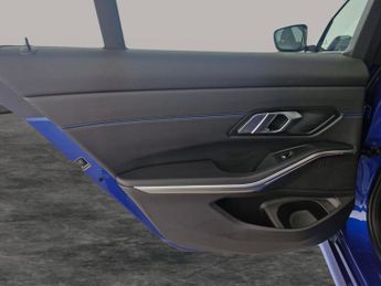 BMW 3 Series 2.0 320i M Sport xDrive (184 ps) - ACOUSTIC GLAZING