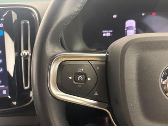 Volvo XC40 Recharge 69kWh Core (231 ps) - 19IN ALLOYS - BLUETOOTH - CRUISE